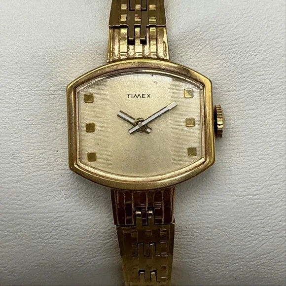 Vintage Timex Womens Watch 20mm Champagne Dial Gold Tone Manual Wind 6.5