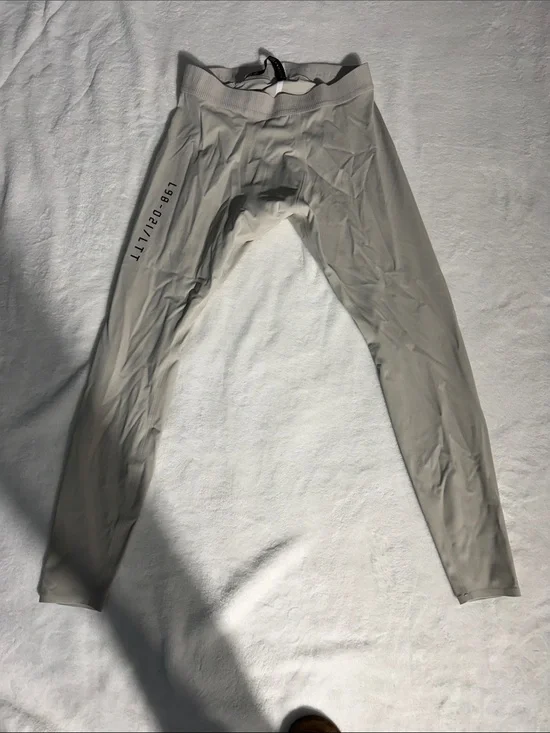 lululemon Men's Light Cream Compression Leggings License to Train XL