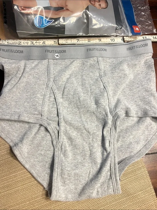 .16. Vintage 90’s era circa Y2K Fruit of the Loom Men's Light Gray Briefs – l