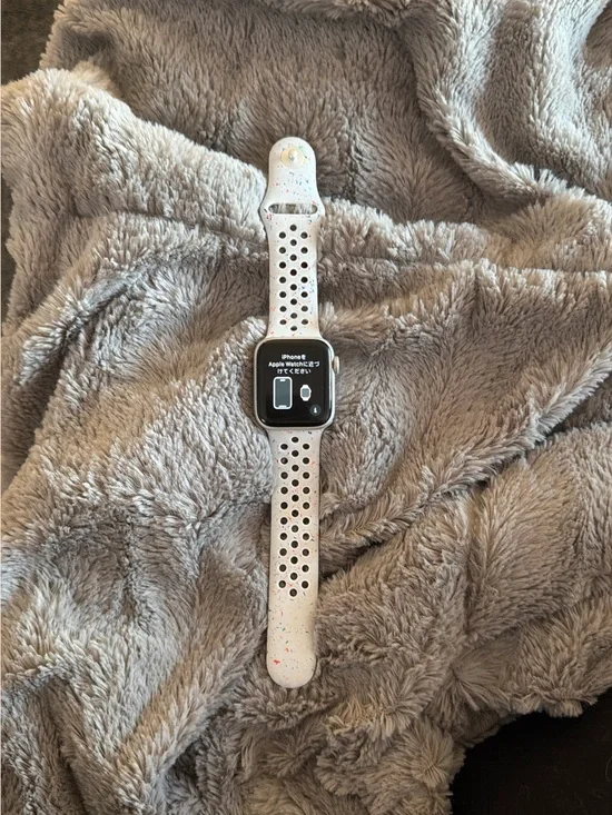Apple Watch SE GPS + Cellular Silver with White Speckled Perforated Sport Band