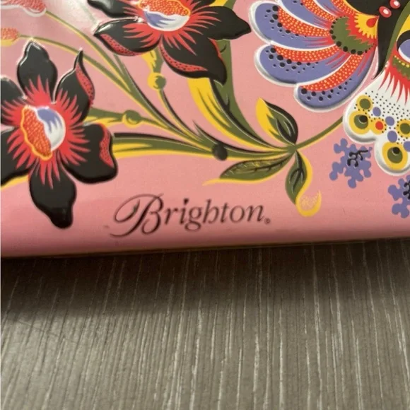 Brighton watch‎ tin with a pink floral design