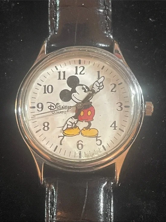 Vintage Mickey Mouse quartz watch