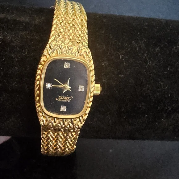 Xavier Women's Gold-Tone Bracelet Quartz Watch with Black Dial