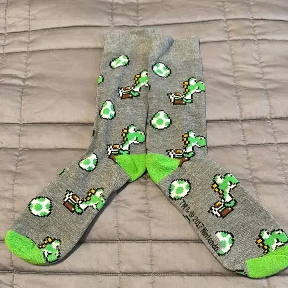 Nintendo Yoshi Graphic Socks - Gray with Green Accents