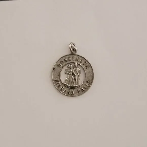 Womens Watch Silver Dial Silver Case Round Charm Honeymoon Niagara Falls