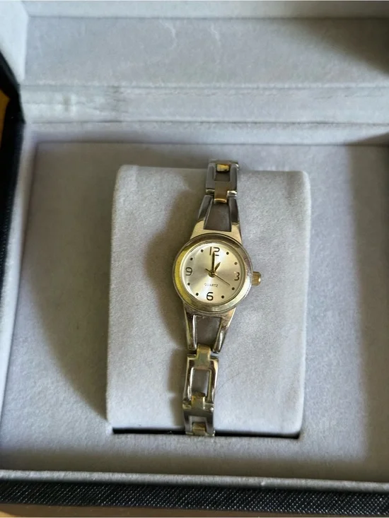 Vintagew 1980S Two Tone Bezel Silver And Gold Link Watch Ladies 7 Inches