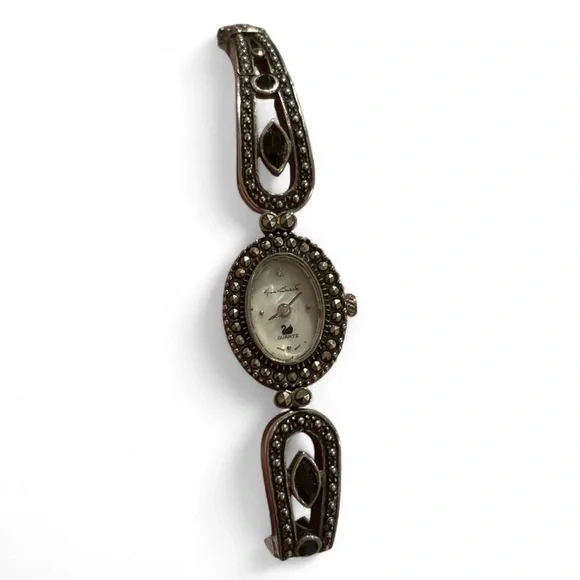 Vtg Gloria Vanderbilt Women V3580 Dress Silver Tone Oval Quartz 17mm Watch 7
