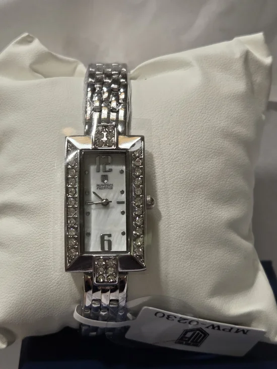 Montres Prestige X Invicta Women’s Silver Crystal-Accent  Bracelet And Bezel