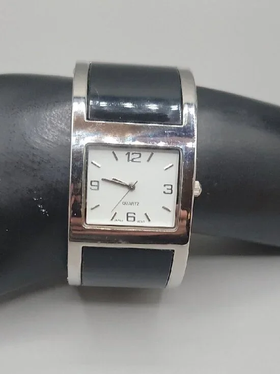 Vintage Ladies Fashion Quartz Watch Open Cuff Hinge Band Watch Fits Up To 8