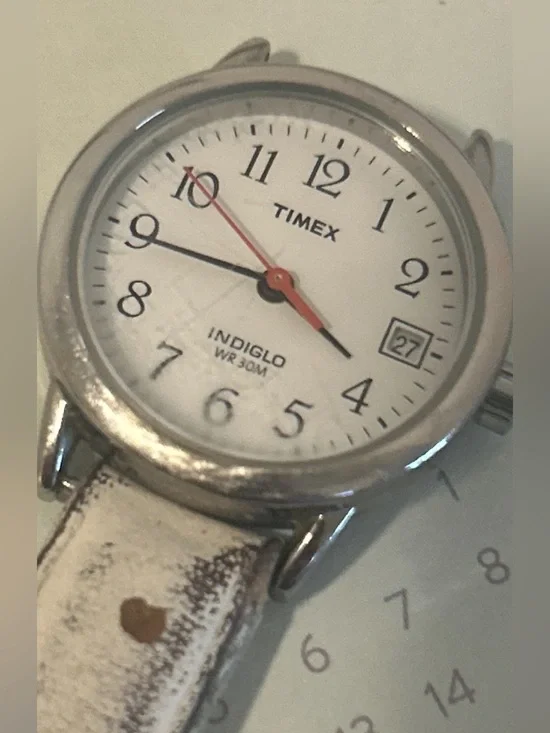 Vintage Timex Indiglo WR30M Ladies Watch Needs Battery Broken Band AS IS