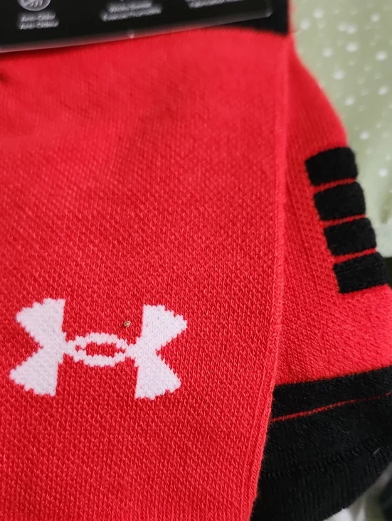 Under Armour UA Team Cushioned Crew 2 Pairs Socks Red Mens 8.5 -13 White Logo
