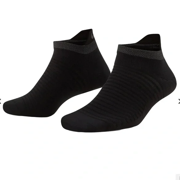 NWT 2 Pairs of Nike Spark Lightweight No-Show Running Socks W 9.5-11 Men 8-9.5