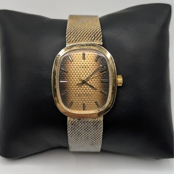 Timex Electronic Vintage Cushion Case Watch Tiger Eye Style Gold Tone Mesh 29mm