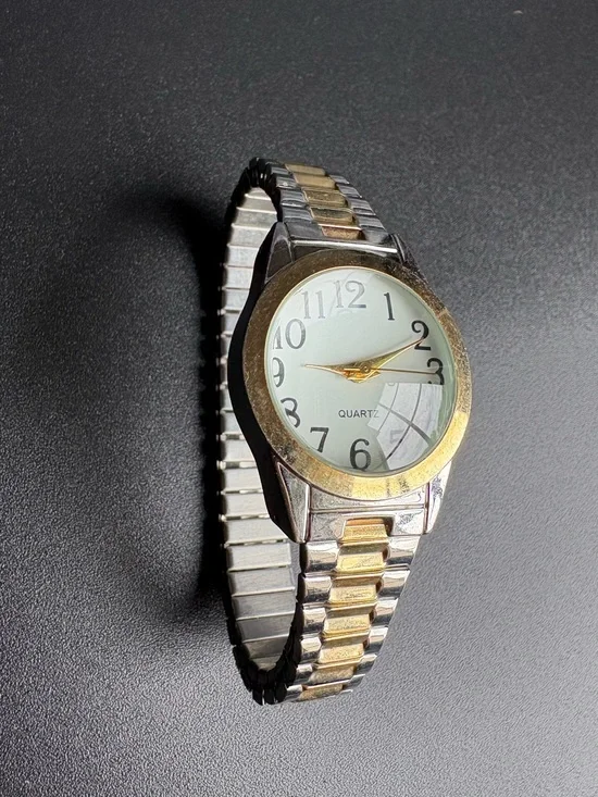Two-Tone Quartz Wristwatch -‎ Gold & Silver