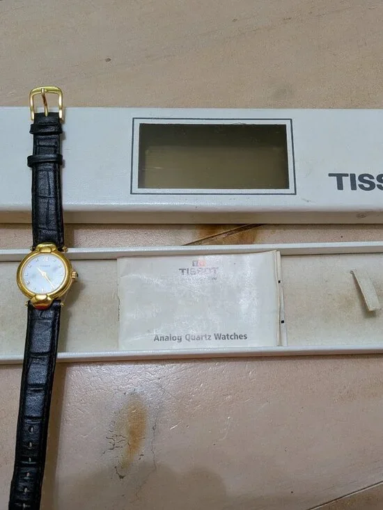 Tissot Ladies Swiss Quartz Gold Tone Dress Watch w/Original Box