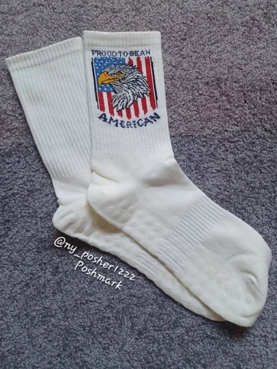 𝙿𝚁𝙾𝚄𝙳 𝚃𝙾 𝙱𝙴 𝙰𝙽 𝐀𝐌𝐄𝐑𝐈𝐂𝐀𝐍 American Flag/Eagle Crew Socks White