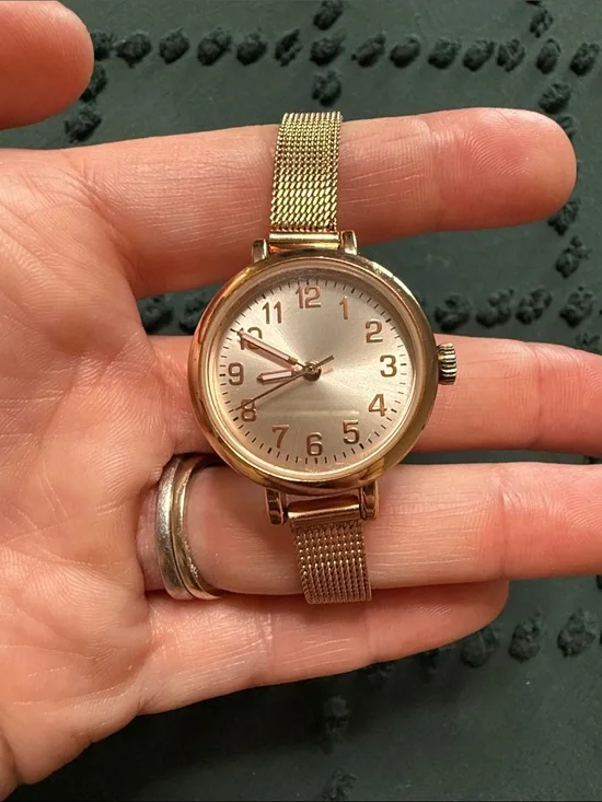 Rose Gold Mesh Band Round Face Watch