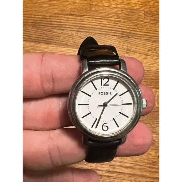 Fossil ES-2717 Silver Tone White Dial Black Leather‎ Strap Watch 5ATM