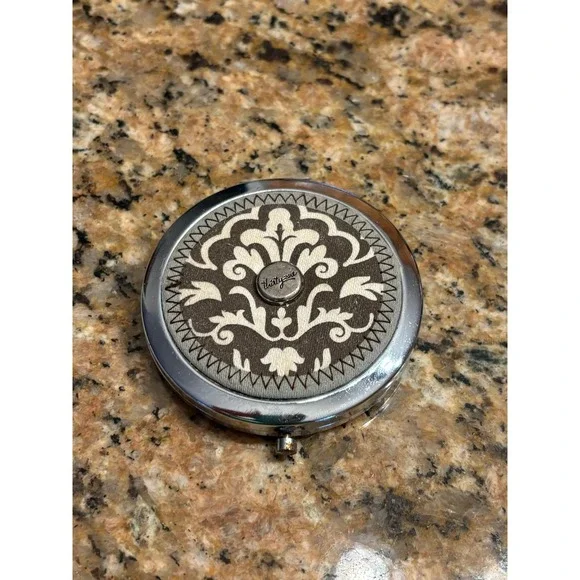 Thirty-one Compact Mirror