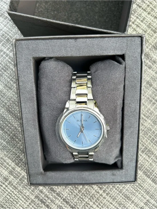 Bulova NIB Ladies Elegant Timeless Luxury Blue Dial Stainless Steel Bracelet.