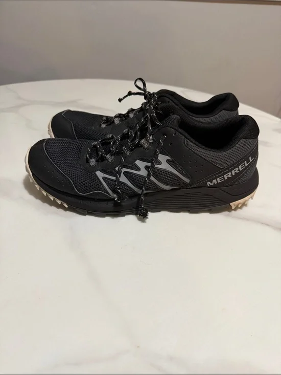 Merrell Men's Black and Beige Trail Sneakers