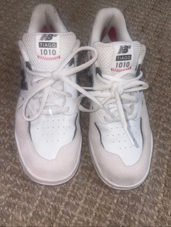 New Balance Men's sz8.5 White and Black Tiago 1010 Sneakers