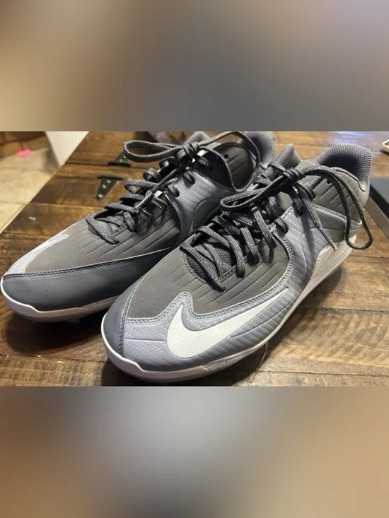 Size 12 Nike Baseball Cleats Men’s 684685-011 athletic sporty