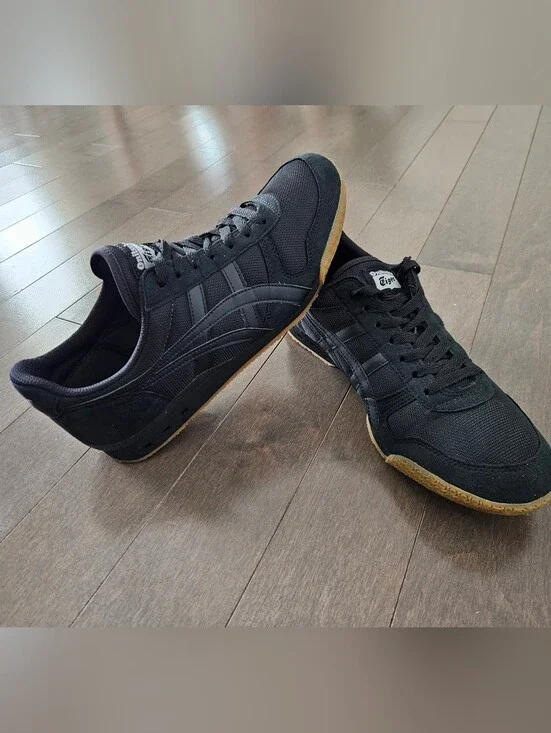 Onitsuka Tiger Ultimate 81 Sneakers in Black with Gum Sole Men's Size 9