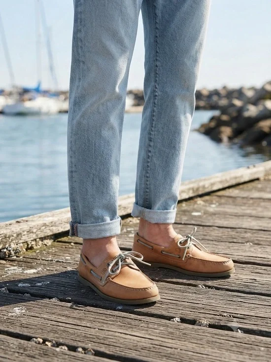 Sperry Men's Classic Tan Leather Boat Shoes with Contrast Laces Size 11W