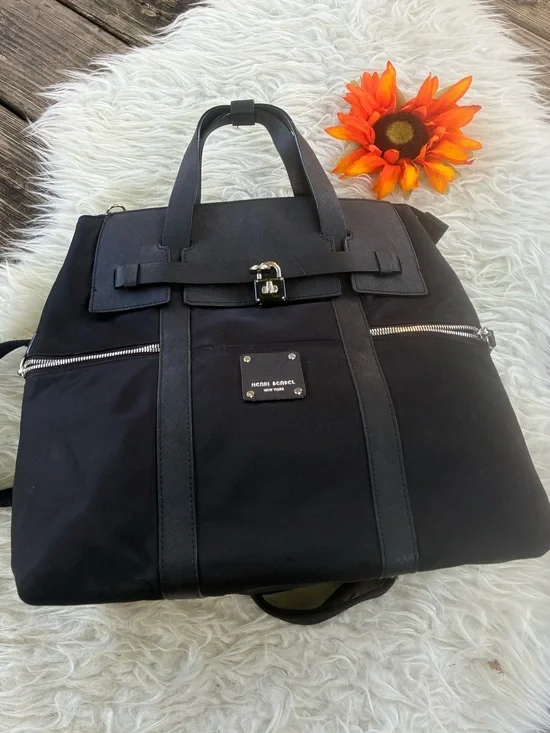 🌺HP🌺EXCELLENT CONDITION Henri Bendel Jetsetter  black backpack/shoulder bag🌺