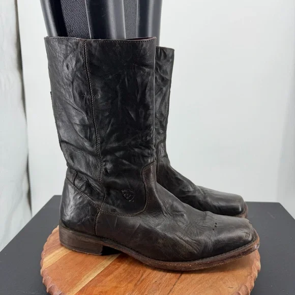 Ariat men's distressed‎ leather boots feature a mid-calf shaft sz 10.5 brown