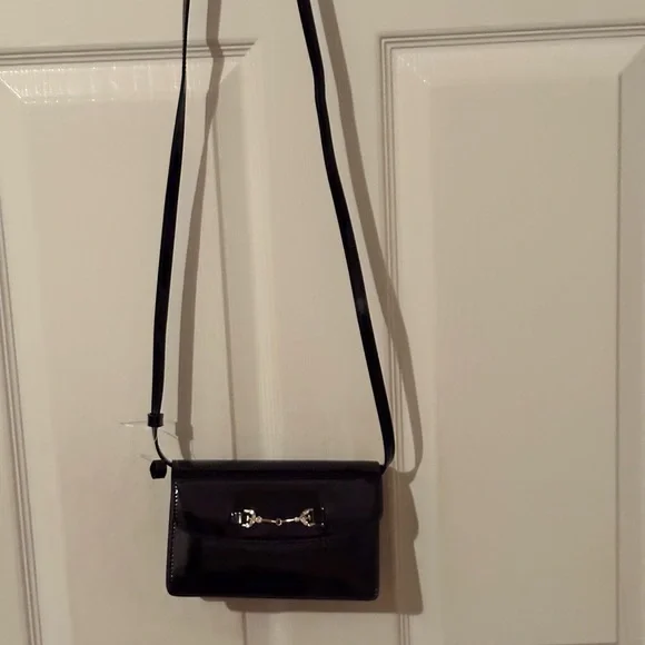 Sam Edelman black Lorraine crossbody has magnetic‎ closure.