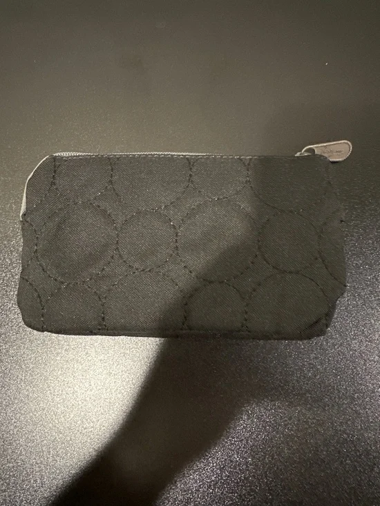 Black quilted wallet with grey zipper