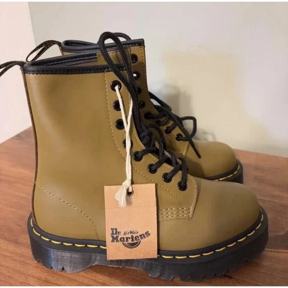 New Dr Martens 1460 BEX Smooth Leather Airwair Boots Men's Sz 4 Women’s 5 Olive
