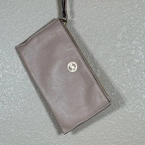 MICHAEL KORS Fulton‎ Zip Wristlet