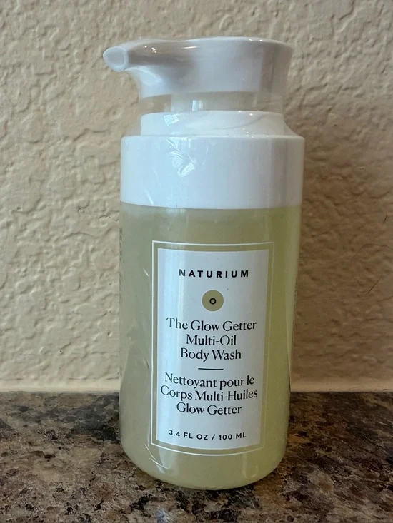 🌼Naturium The Glow Getter Multi-Oil Body Wash