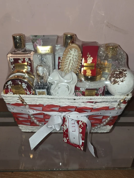Rose & Cherry Blossom Bath & Body Gift Set - White & Red
