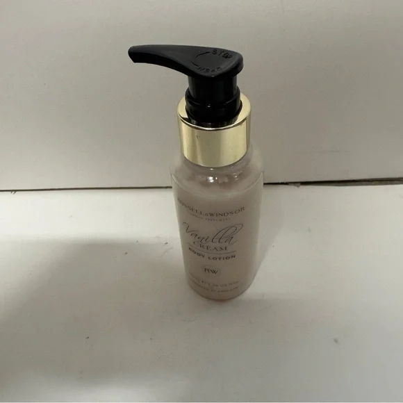 Russell Windsor Vanilla Cream Body Lotion 3.48 OZ