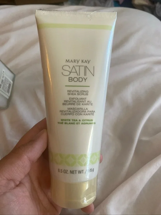 Mary Kay Satin Body Revitalizing Shea Scrub - Green & White