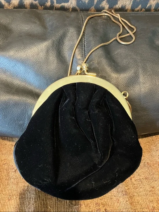 La regale vintage Black Velvet Evening Clutch with Gold Frame
