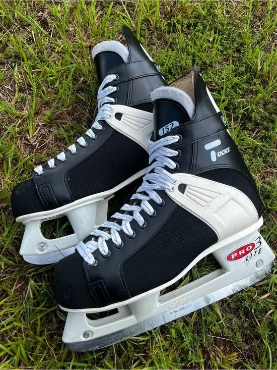 CLEAN Vintage CCM size 11 Mens Tacks 152 Ice Skate Boots