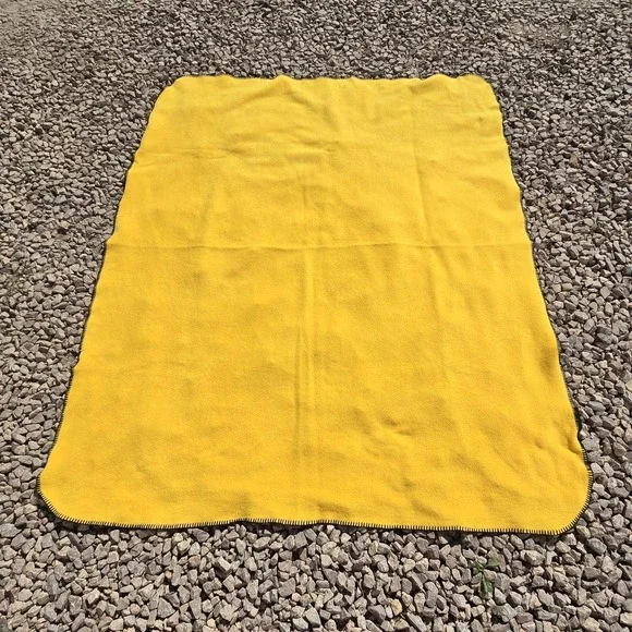 VINTAGE Sunquest Yellow‎ Gold Throw Blanket 49