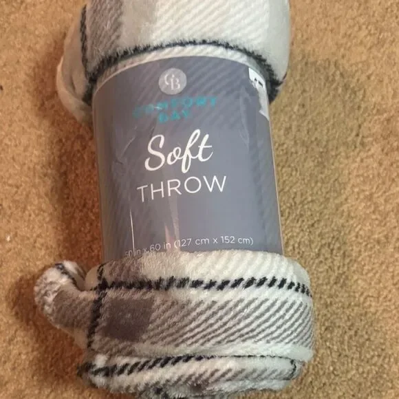 Comfort Bay Plush Throw Blanket - Cream, Gray & Black Plaid