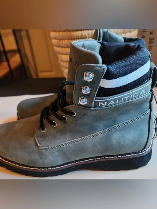 NEW-10 Men’s Y2K  Nautica  Gray Blue Lace-Up Boots with Navy & White Knit