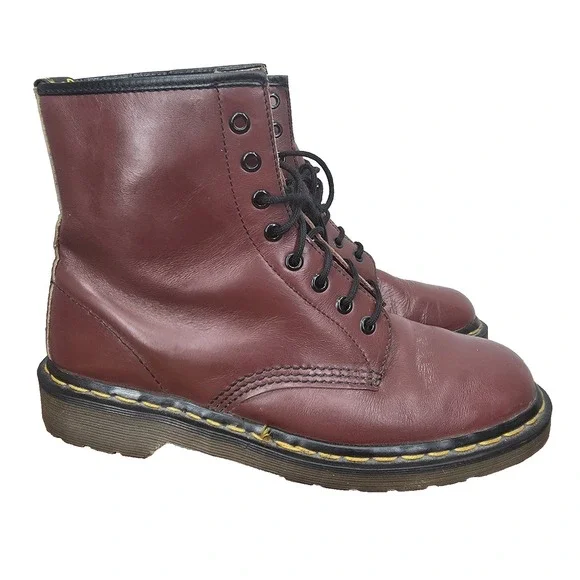 Dr Martens 1460 Boots Mens 9 Cherry Red Leather Moto Combat 8-Eye‎ England