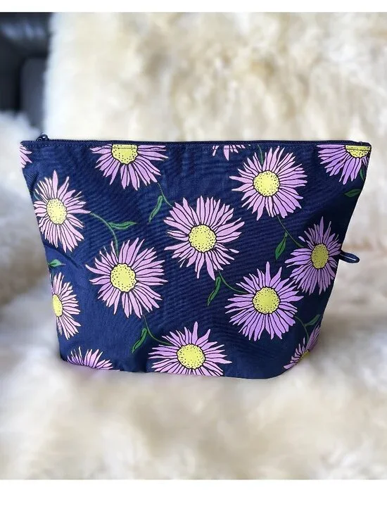 NWOT Baggu Go Pouch Large - Daisy Chain (Night Orchard)