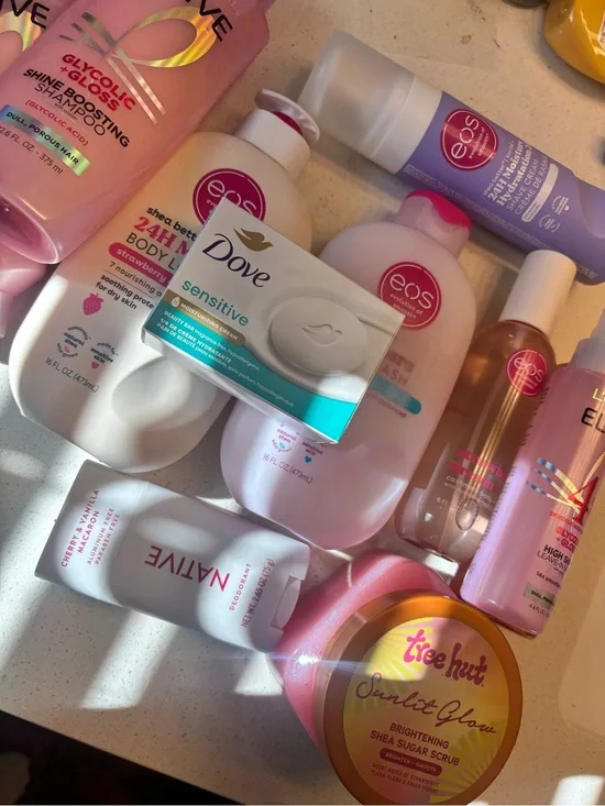eos Bath & Body Set in Pink, White, Purple, Gold