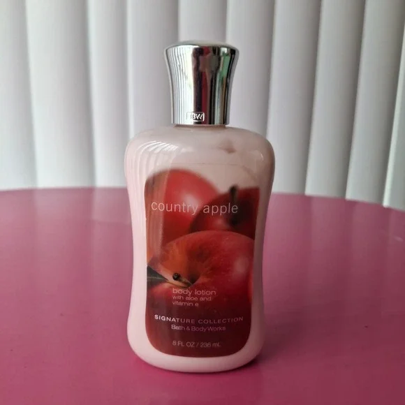 Bath & Body Works Pleasures COUNTRY APPLE Body Lotion 8 fl oz Retired