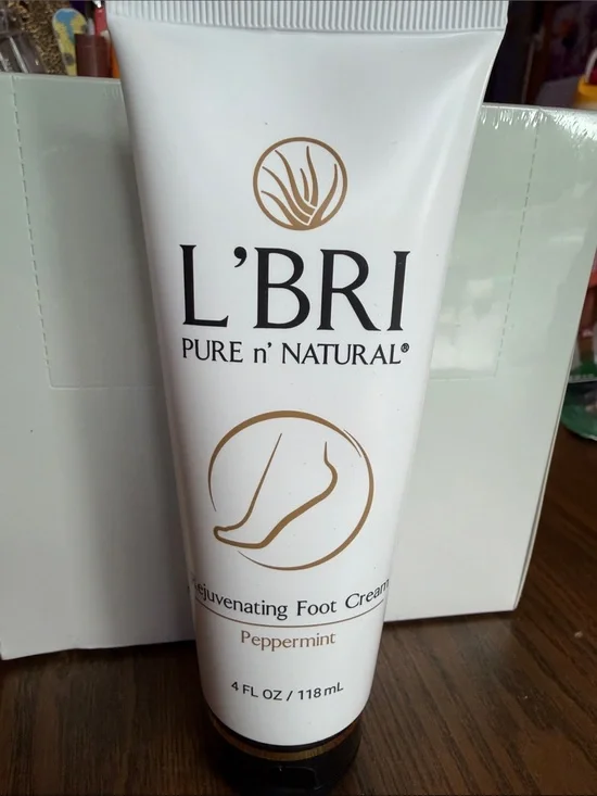 L'BRI Pure n' Natural Rejuvenating Peppermint Foot Cream - White & Gold