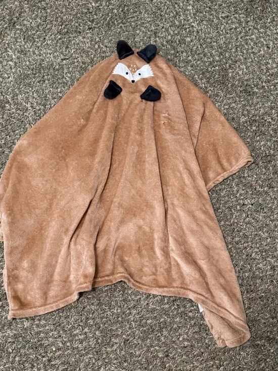 Cozy Faux-Fur Tan/orange blanket with Contrast Accent